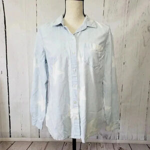 Old Navy Light Wash Chambray Star Button Down